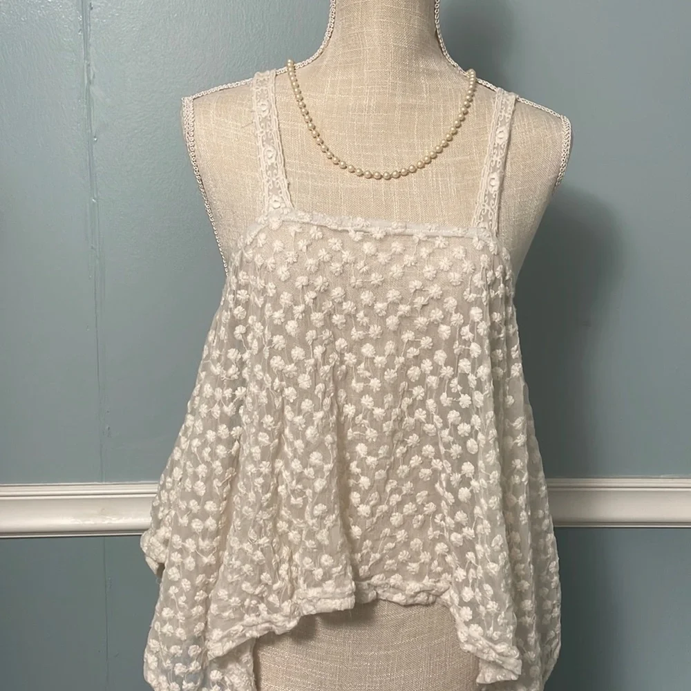 Size small, sheer Rue 21 tank top, crocheted flowers, cream colored - Picture 1 of 4